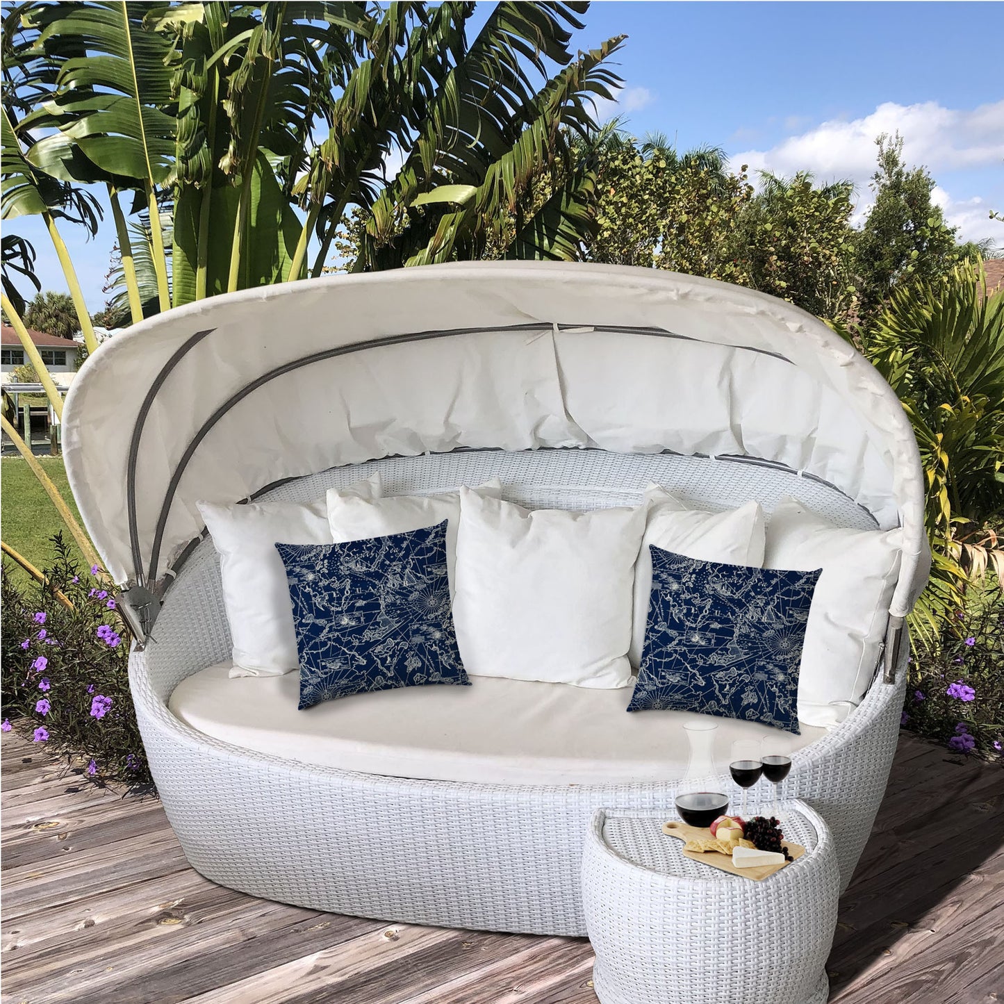 BAHAMA BREEZE Navy Indoor/Outdoor Pillow - Sewn Closure