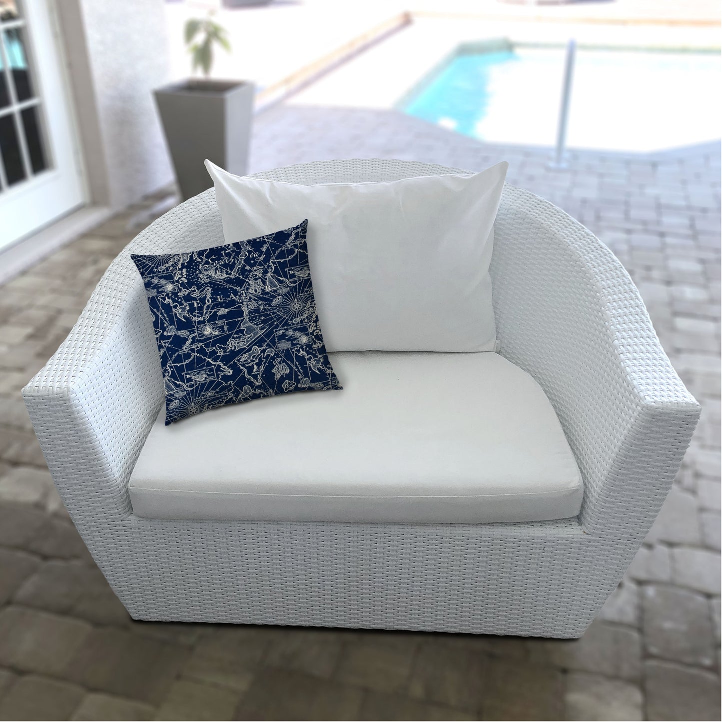 BAHAMA BREEZE Navy Indoor/Outdoor Pillow - Sewn Closure