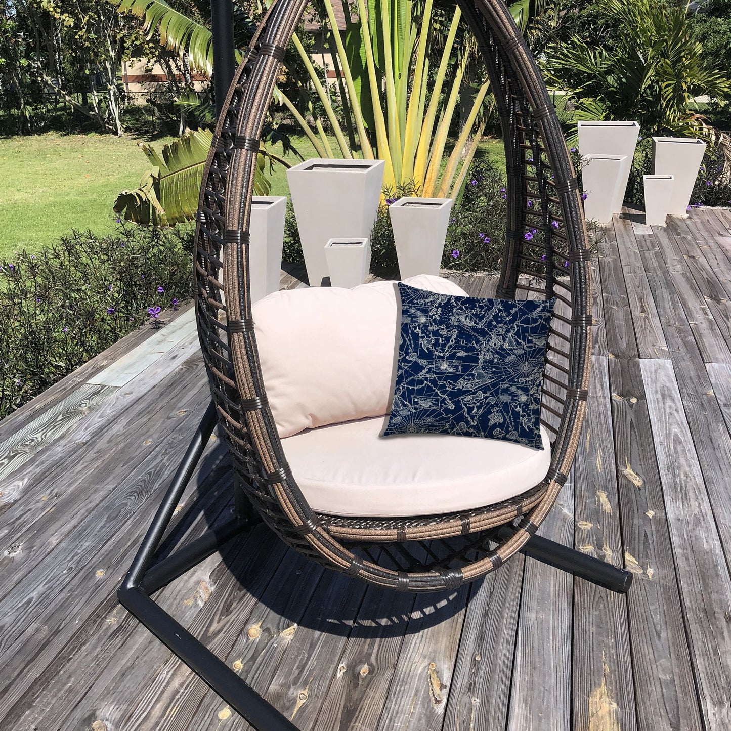 BAHAMA BREEZE Navy Indoor/Outdoor Pillow - Sewn Closure