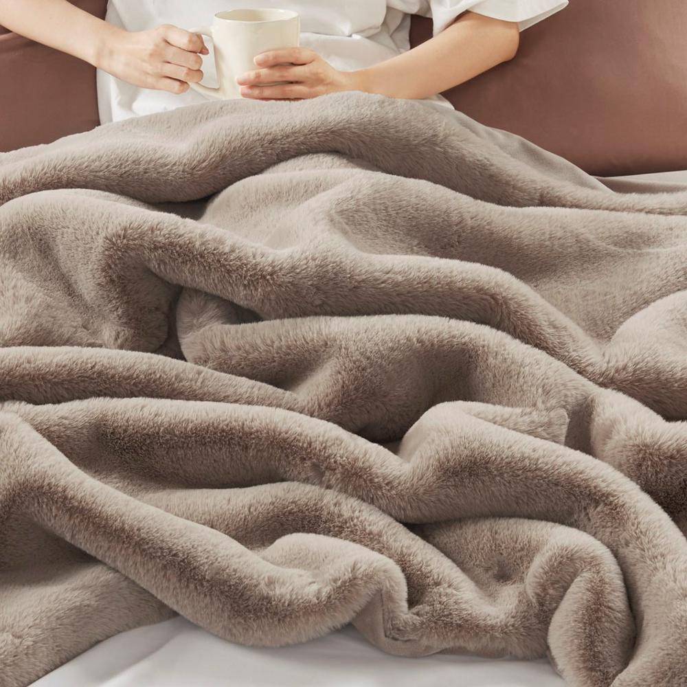 100% Polyester Solid Premium Faux Fur Throw MP50-8016